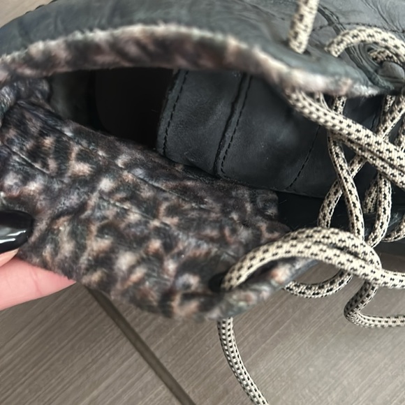 Vans - Picture 3 of 3